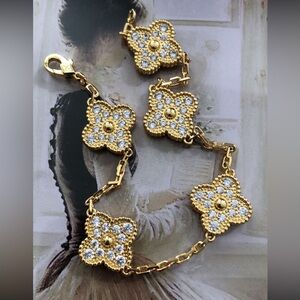 Elegant Gold clover rhinestone Floral Bracelet new